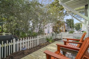 PRIVATE, FURNISHED PORCH AND BALCONY AT RESIDENCE