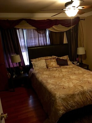 Queen size bedroom