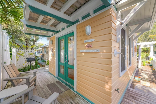 CABANAN BABE, ONLY 174 FEET TO BEACH ACCESS IN SEASIDE PROPER!