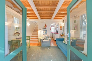 PERFECT PRIME SEASIDE FLORIDA LOCATION FOR 2