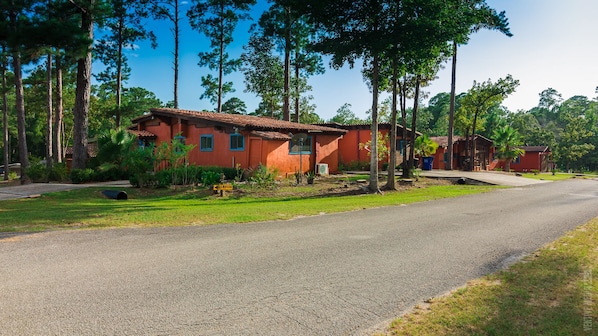 Villa 2 "Sam Rayburn Getaway" .
6 guests
