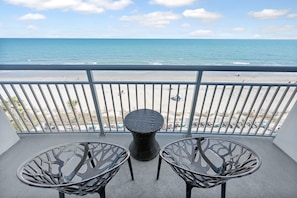 Balcony with Amazing Views of the Ocean