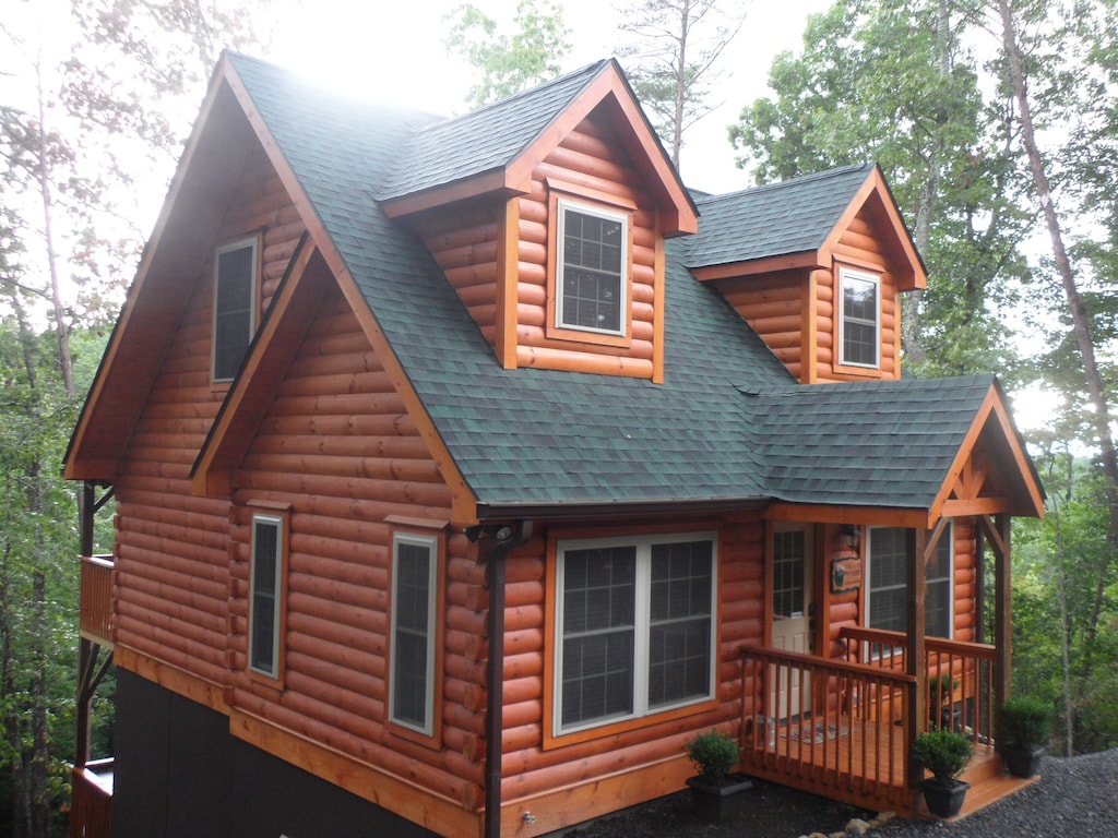 Falcons Nest Lexury Newly Buid Log Cabins - Pigeon Forge