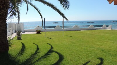 Casa de playa con entrada privada en la playa.