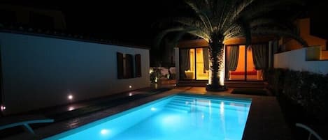 piscina villa e depandace alla notte