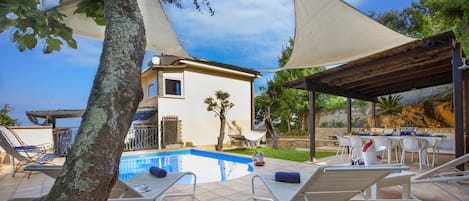 Vista Villa Ieisha with pool, garden e BBQ Area