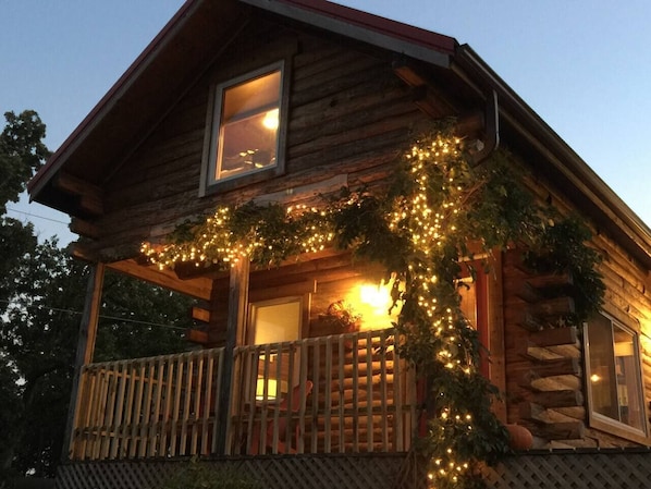 Red Roof Retreat at night