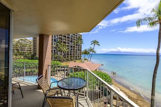 FRONT AND CENTER!!! OCEANFRONT WEST MAUI LOCATION. STEPS TO THE BEACH!