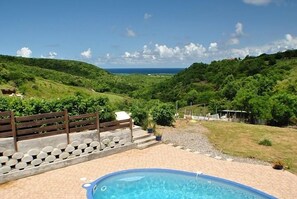 Piscine et l Atlantique en arrière plan
