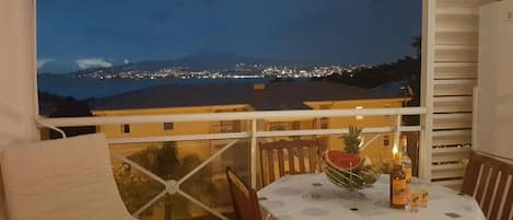 Terrasse avec vue sur la baie de Fort de France