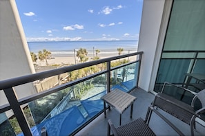 Balcony with Amazing Views of the Ocean