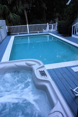 Swimming pool & Hot tub