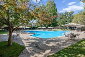 Dive into luxury with seasonal pool access (May-Oct) for sun-soaked afternoons and leisurely swims.