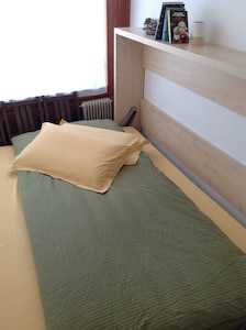 Charmant and romantic apartment just steps from the ski slopes, free Wi-Fi.