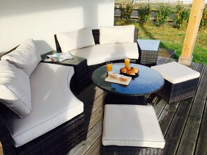 Outdoor breakfast/bbq area 