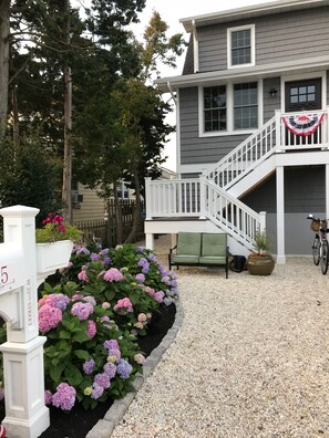 Private entrance along bayside of house. 