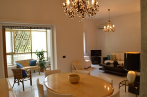 The dining room and the veranda