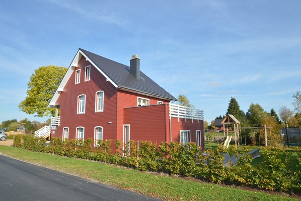 Außenseite Ferienhaus [Sommer]