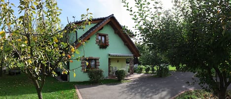 Gîte "le Bigarreau" et son parking