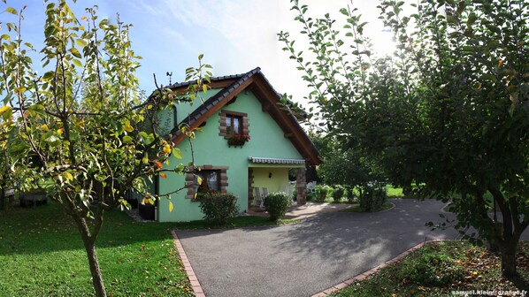 Gîte "le Bigarreau" et son parking