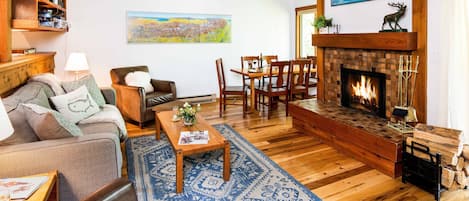 Living room with Fireplace