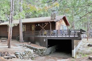 Alpine Paradise wonderful cabin with large deck and air conditioning!!