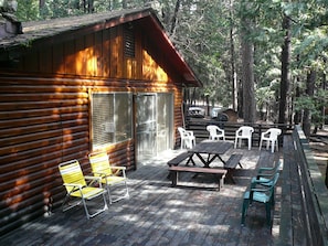 Wonderful deck to read, cook and relax!