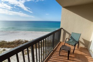 PRIVATE COVERED BALCONY OVERLOOKING THE BEACH/GULF OF MEXICO - PRIVATE COVERED BALCONY OVERLOOKING THE BEACH/GULF OF MEXICO