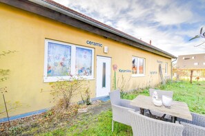 Stugans exteriör [sommar]