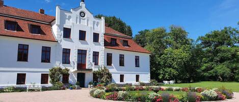 Außenseite Ferienhaus [Sommer]