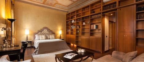 Luxury suite, master room, library room, unique location!