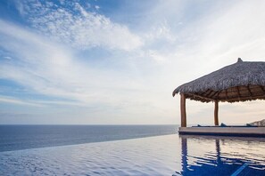 Infinity pool