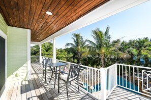 Private Balcony Lounge Spot
