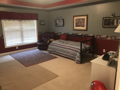  Upstairs Master Suite, 15 mins frm downtown Nashville No extra fees