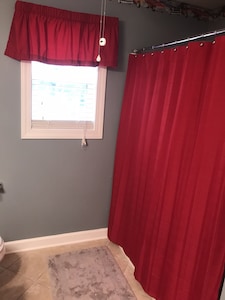  Upstairs Master Suite, 15 mins frm downtown Nashville No extra fees