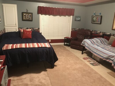  Upstairs Master Suite, 15 mins frm downtown Nashville No extra fees