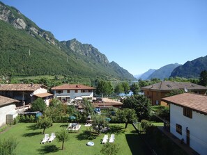 Garten, gut zu erkennen: die Nähe zum See