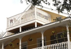 Porch, view from outside.