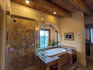 Ensuite w. soaking tub and glass enclosed shower.