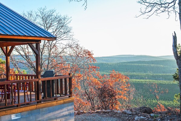 Majestic Mountain View from patio of Hillbilly Hideout