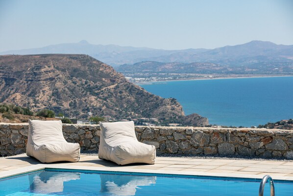 Evgoro Thalassa Villa, swimming pool and view, Agia Galini