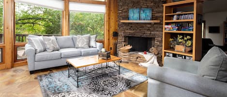 2 story family room overlooking the lake