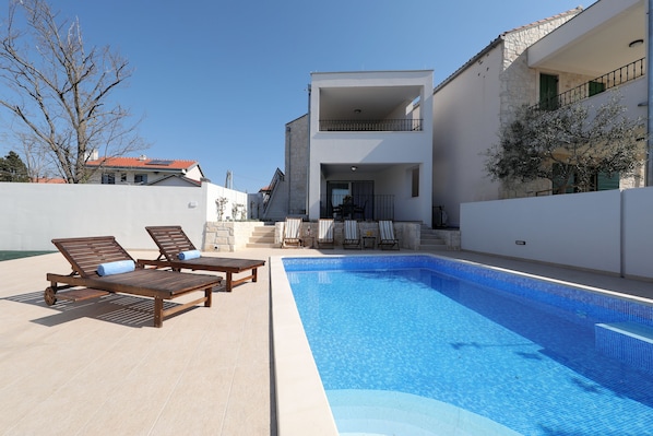 Private pool