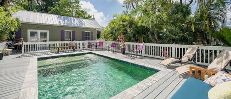 SOUTHERNMOST SOLACE is a charming two bedrrom private home located on Elizabeth Street in Old Town...