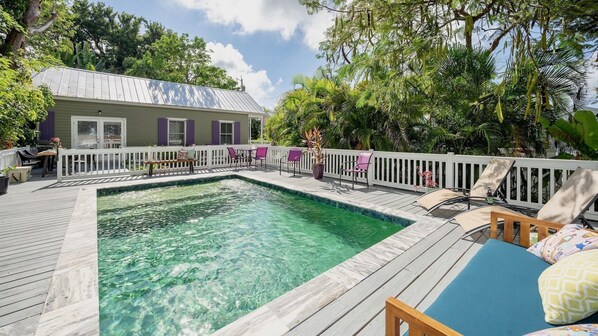 SOUTHERNMOST SOLACE is a charming two bedrrom private home located on Elizabeth Street in Old Town...