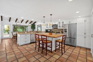 Kitchen combination dining room - 2023