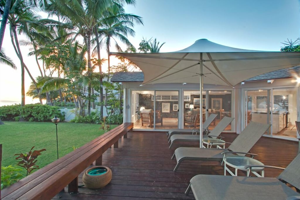Terrace and lawn of a holiday home in the whaling village of Lahaina on the west side of Maui at sunset