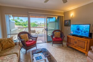 Relax in Hawaiian Comfort!