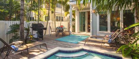 THE SMILING IBIS is a 3 bedroom townhome located in Old Town Key West...