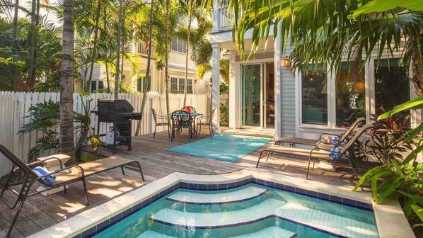 THE SMILING IBIS is a 3 bedroom townhome located in Old Town Key West...